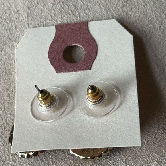 Vintage Cameo Stud Earrings! - Picture 3 of 5